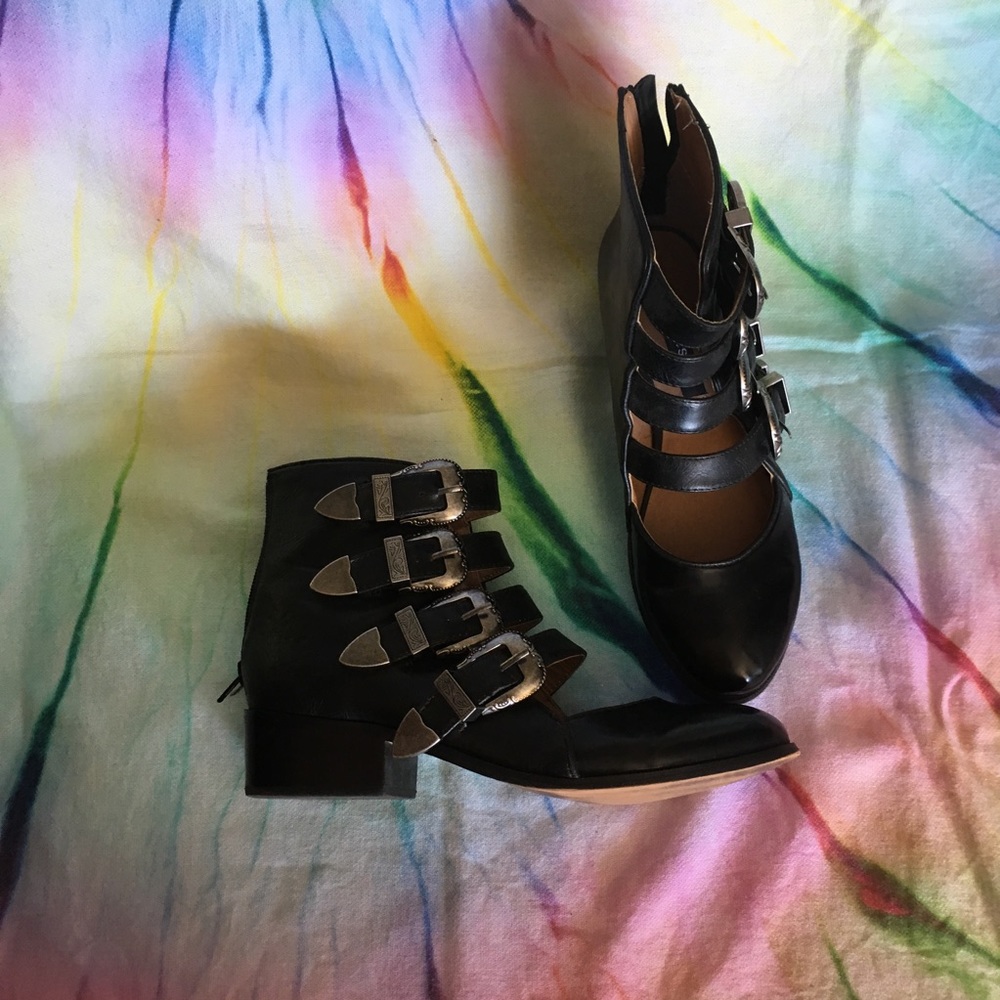 Zigi Soho Lifted Ankle Bootie. Size 8.5